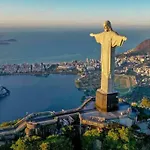 Cobertura Estilosa Com Vista Linda E Privacidade