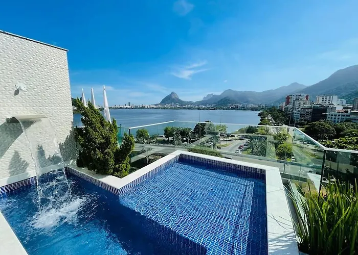 Cobertura Estilosa Com Vista Linda E Privacidade