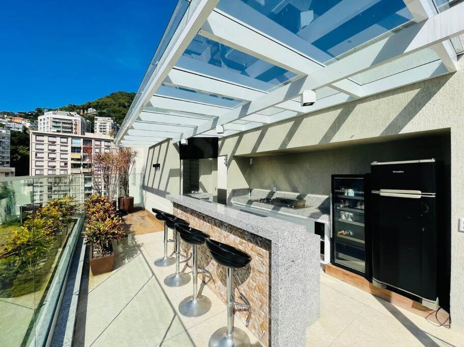 Cobertura Estilosa Com Vista Linda E Privacidade Apartamento Rio de Janeiro