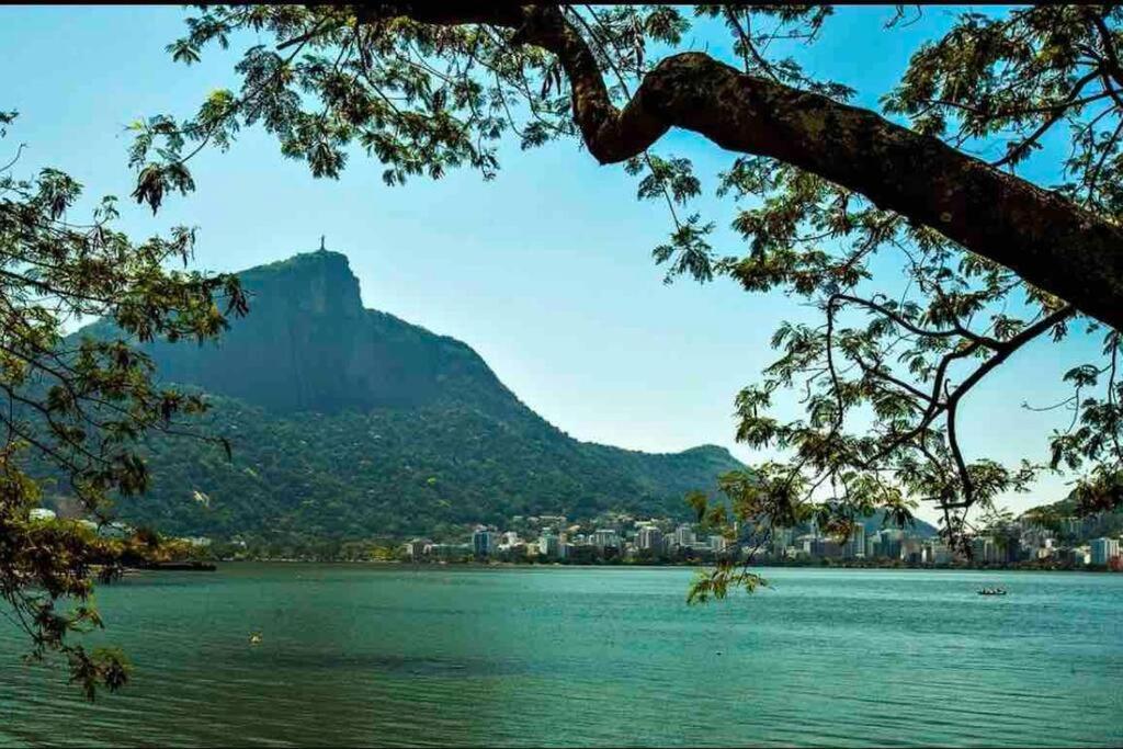 Cobertura Estilosa Com Vista Linda E Privacidade