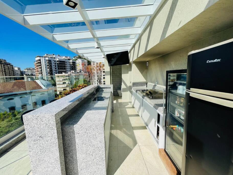 Cobertura Estilosa Com Vista Linda E Privacidade Rio de Janeiro