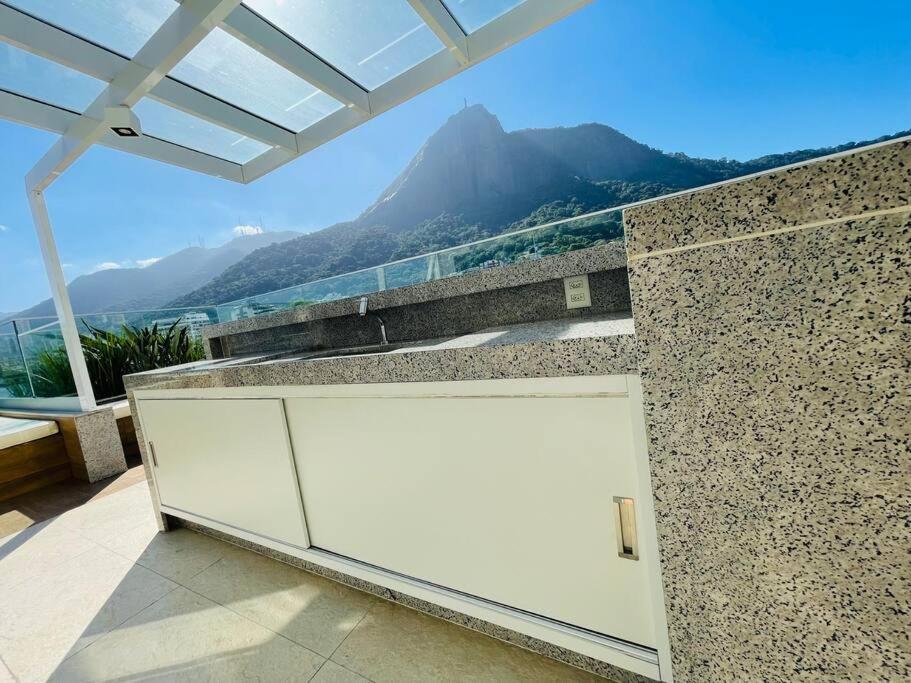 Cobertura Estilosa Com Vista Linda E Privacidade Apartamento Rio de Janeiro